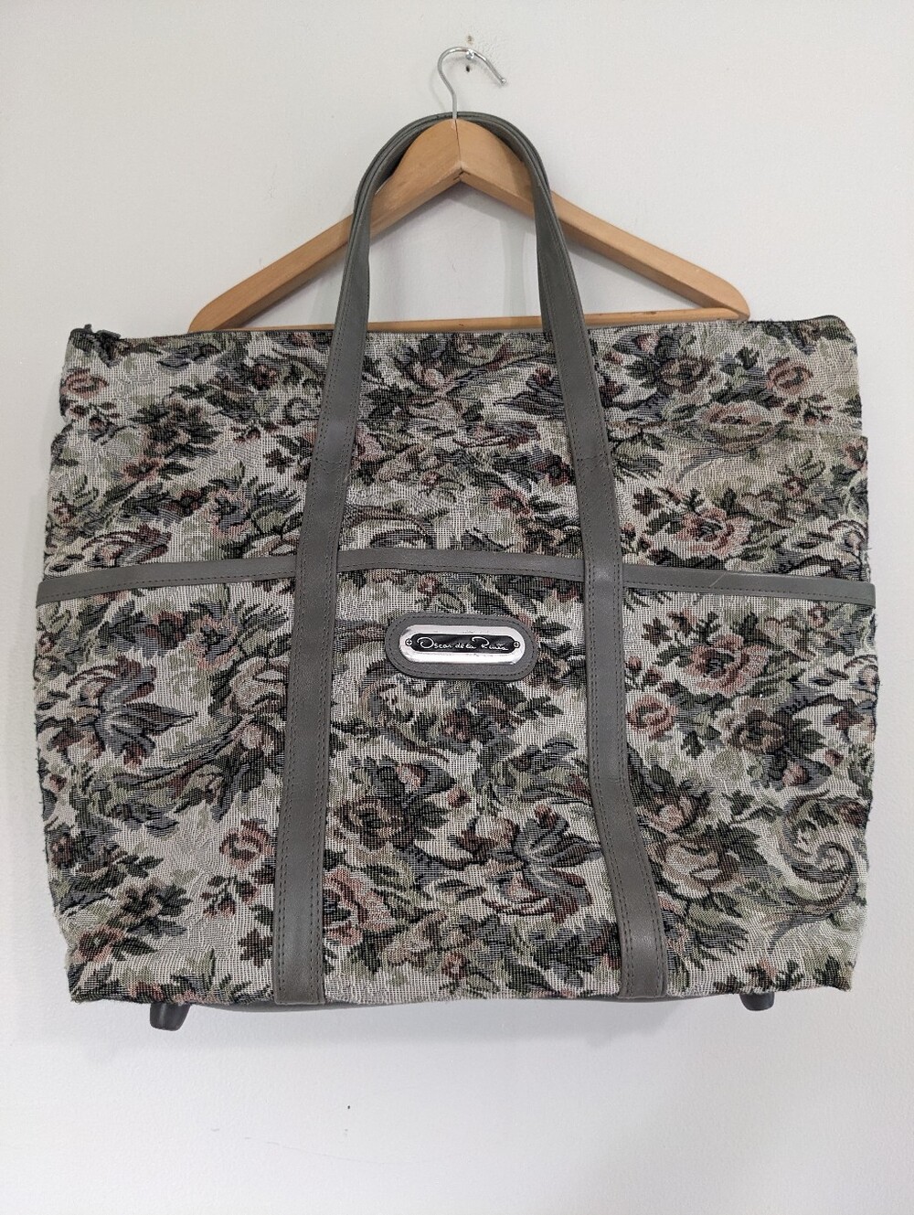 Oscar De La Renta Floral Tapestry Weekender Tote Bag P8018 Holiday Style Travel